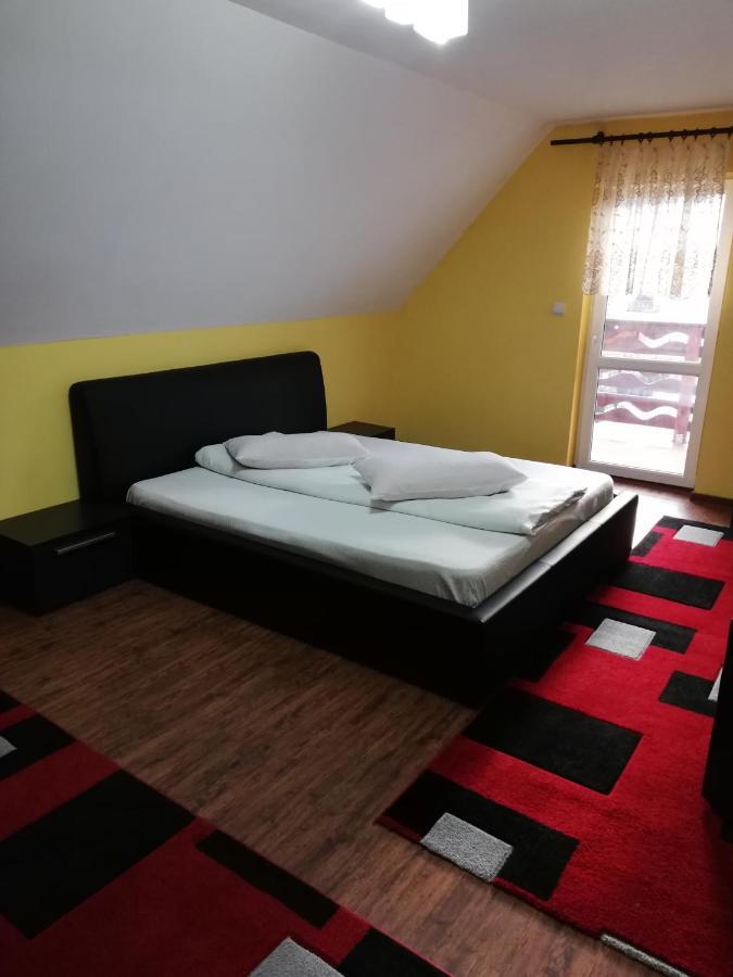 Pension, Camping&Biker Station zur Deutschen Eiche Ciocanesti Exterior foto