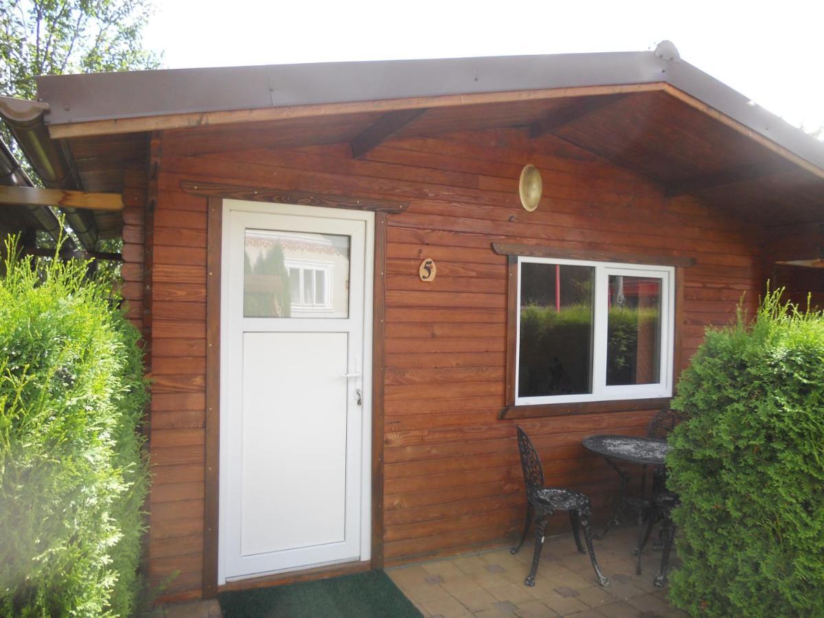 Pension, Camping&Biker Station zur Deutschen Eiche Ciocanesti Exterior foto
